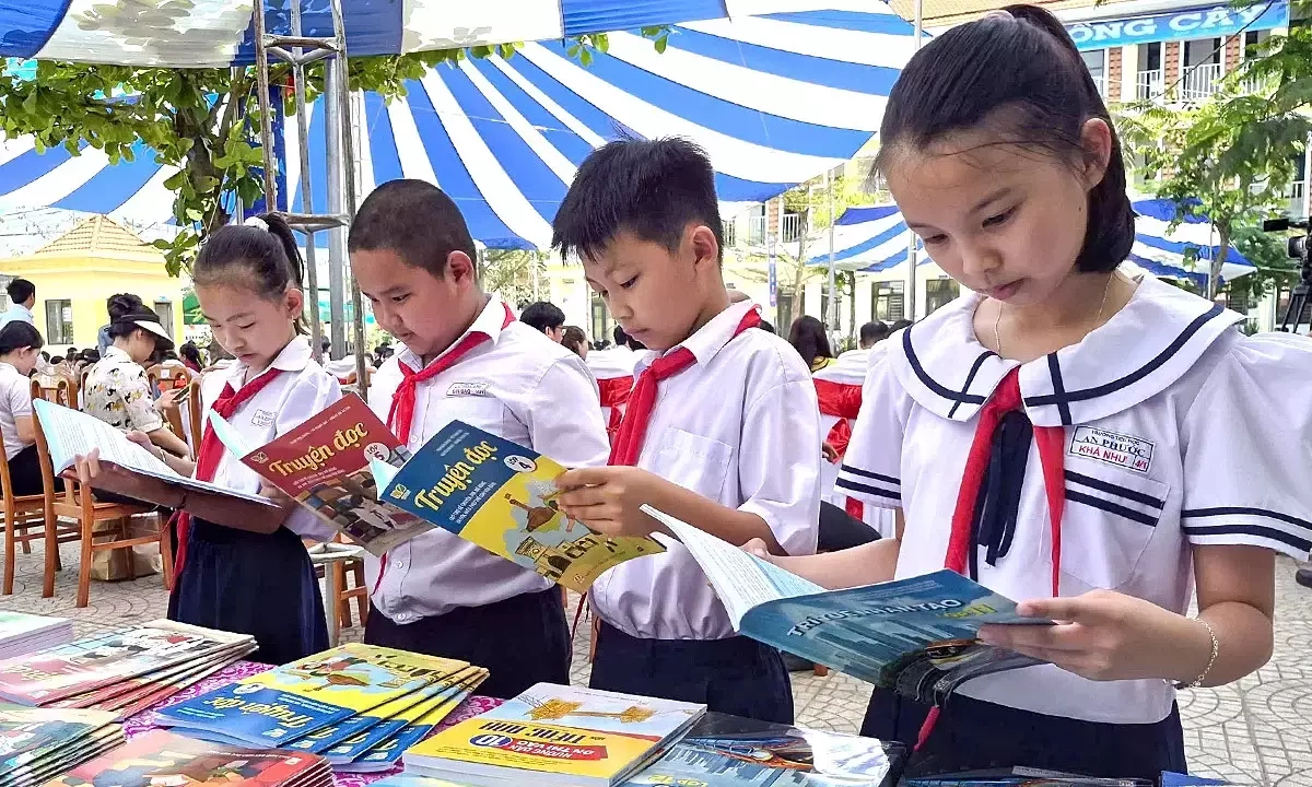 Học sinh toàn quốc được miễn phí sách giáo khoa từ năm 2029
