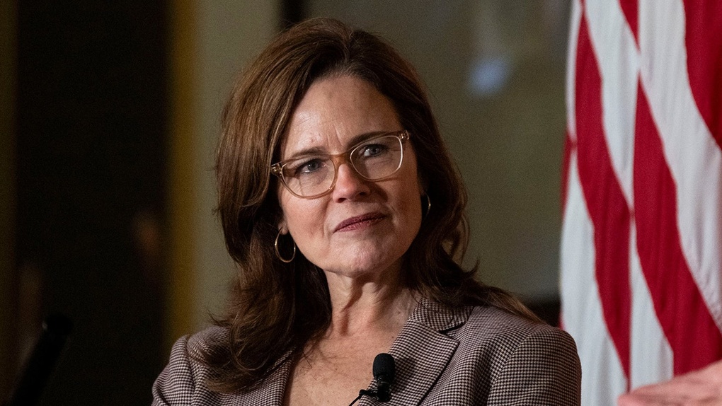 Nữ thẩm phán Tòa án Tối cao Amy Coney Barrett trong cuộc phỏng vấn tại Thư viện và Bảo tàng Tổng thống Nixon ở California, ngày 10/9/2025. Ảnh: Orange County Register