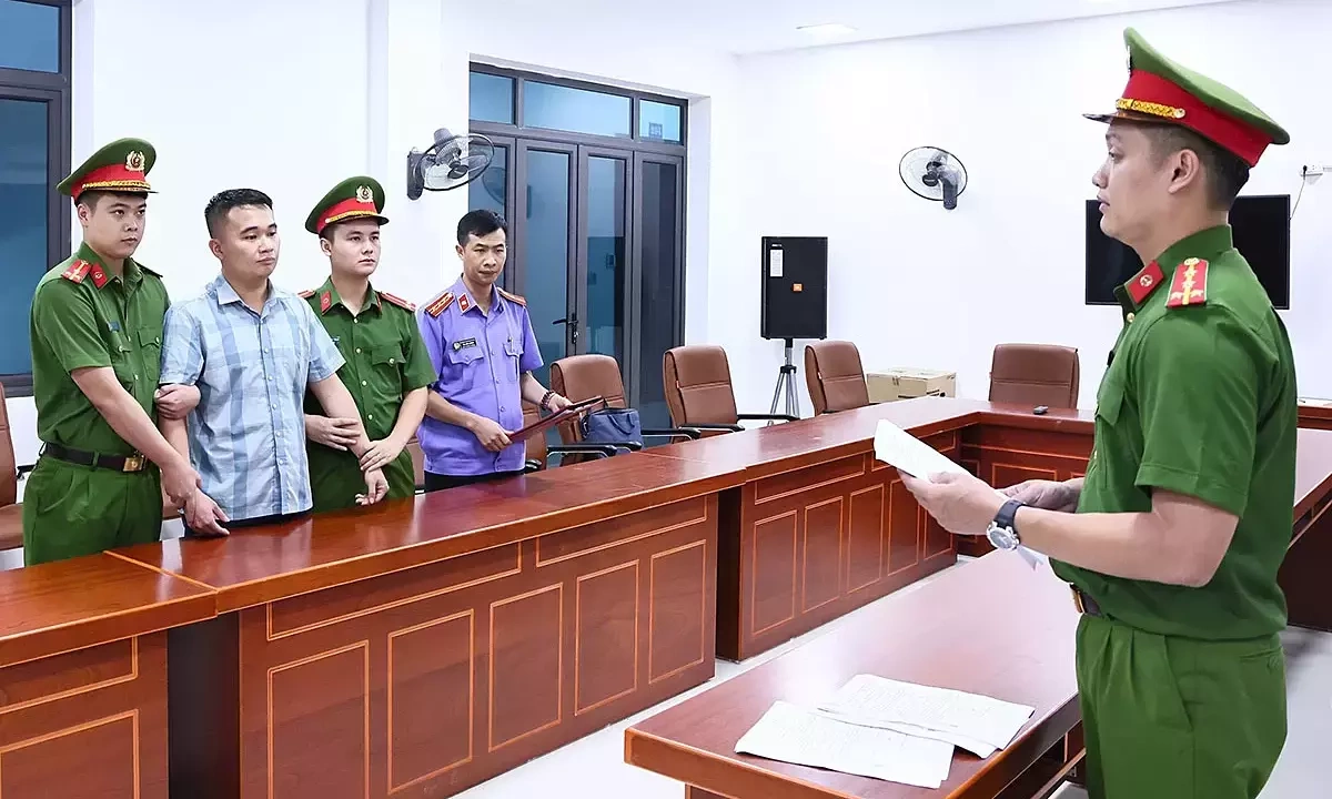 Giáo viên trường chuyên Tuyên Quang bị giữ khẩn cấp trong vụ điểm Toán bất thường
