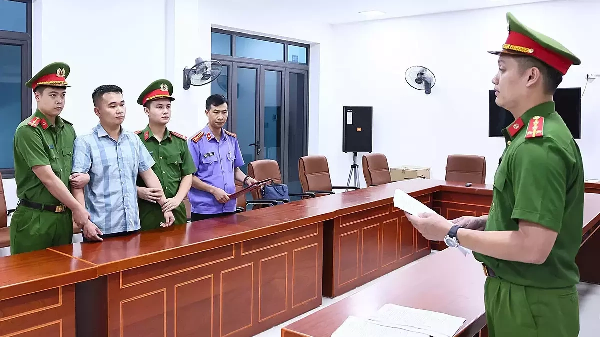 Giáo viên trường chuyên Tuyên Quang bị tạm giữ trong vụ điểm Toán bất thường