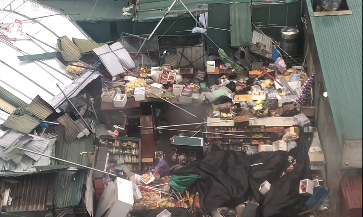 Bão Maysak gây ngập, tốc mái nhà ở Móng Cái