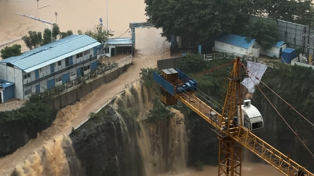 Mưa lớn gây vỡ hồ chứa, Nam Ninh phát cảnh báo cao nhất