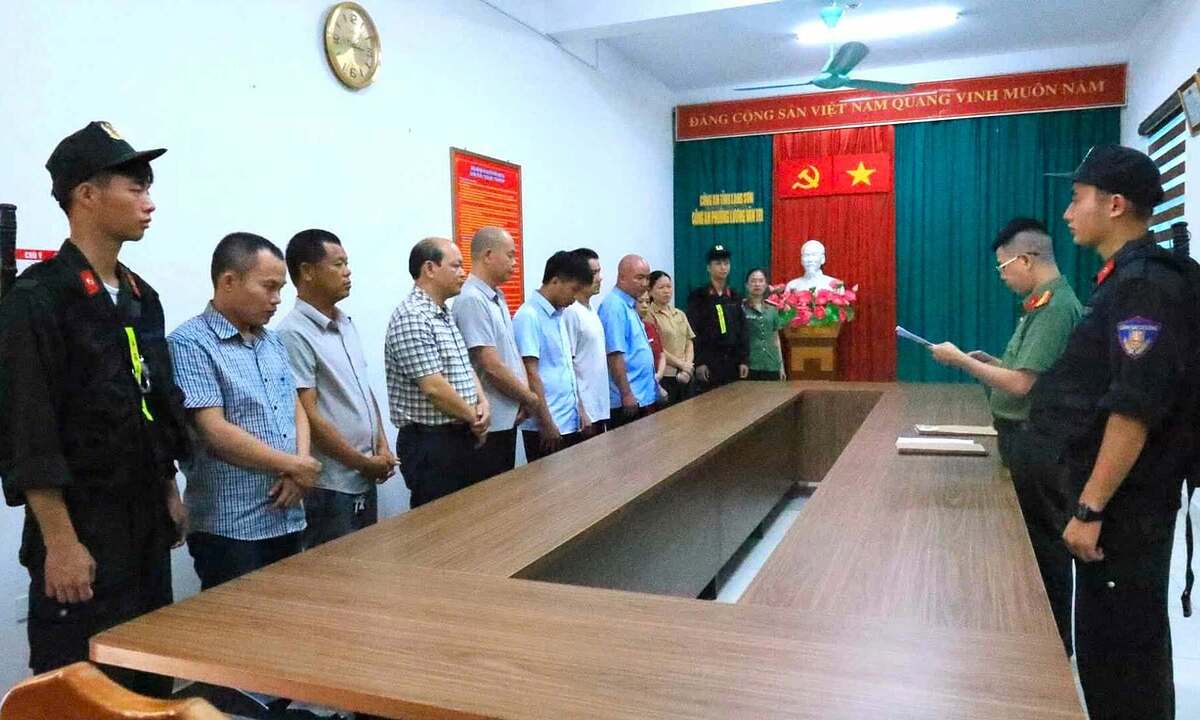 Hai phó chủ tịch xã bị bắt trong vụ tham ô 7 tỷ đồng tiền công đức