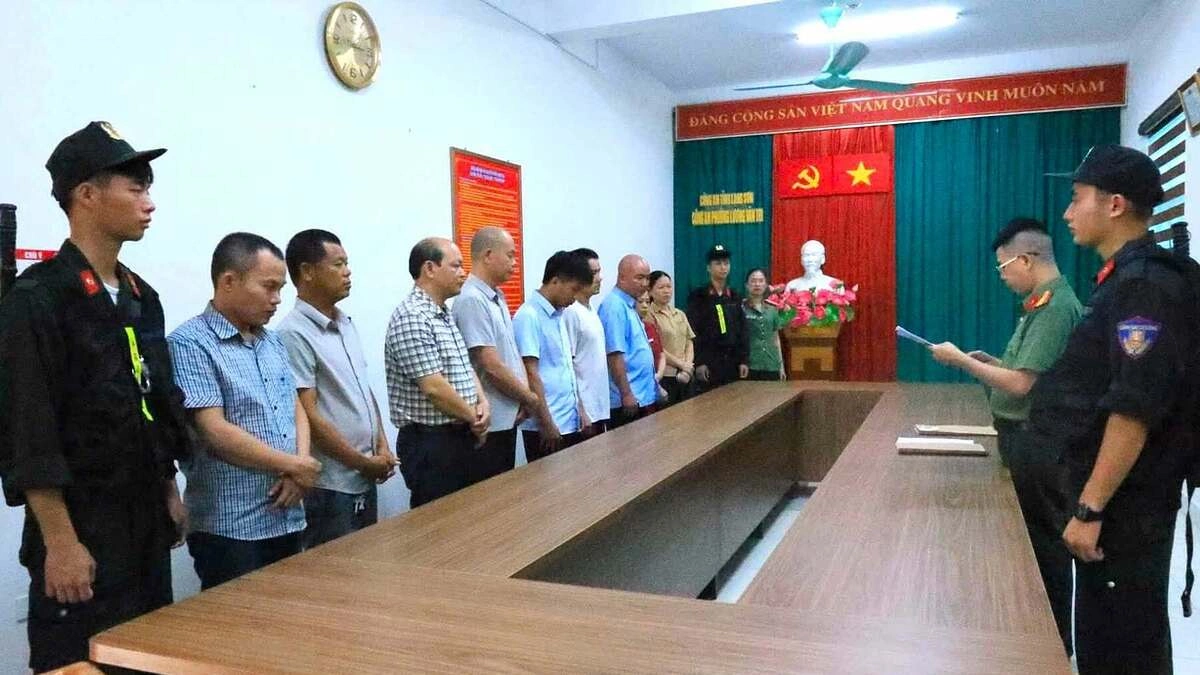 Hai phó chủ tịch xã bị bắt trong vụ tham ô 7 tỷ đồng tiền công đức