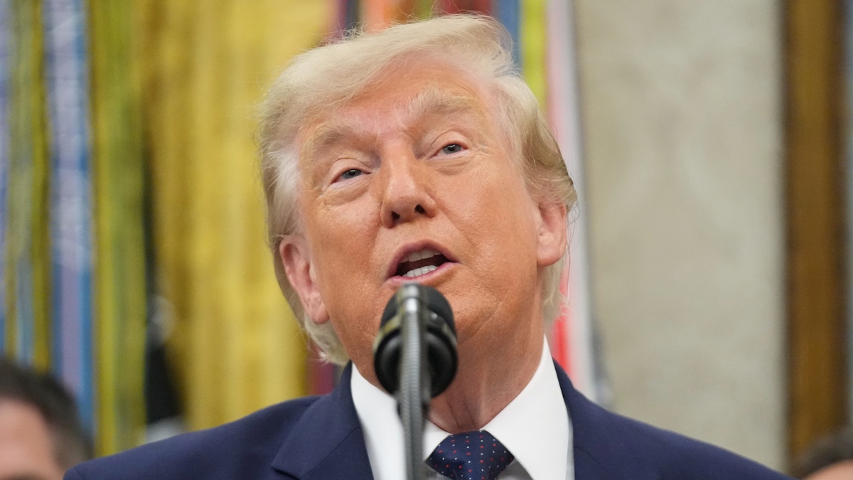 Ông Trump nguy cơ khuấy 'bão chính trị' vì tấm thẻ đỏ của Balogun
