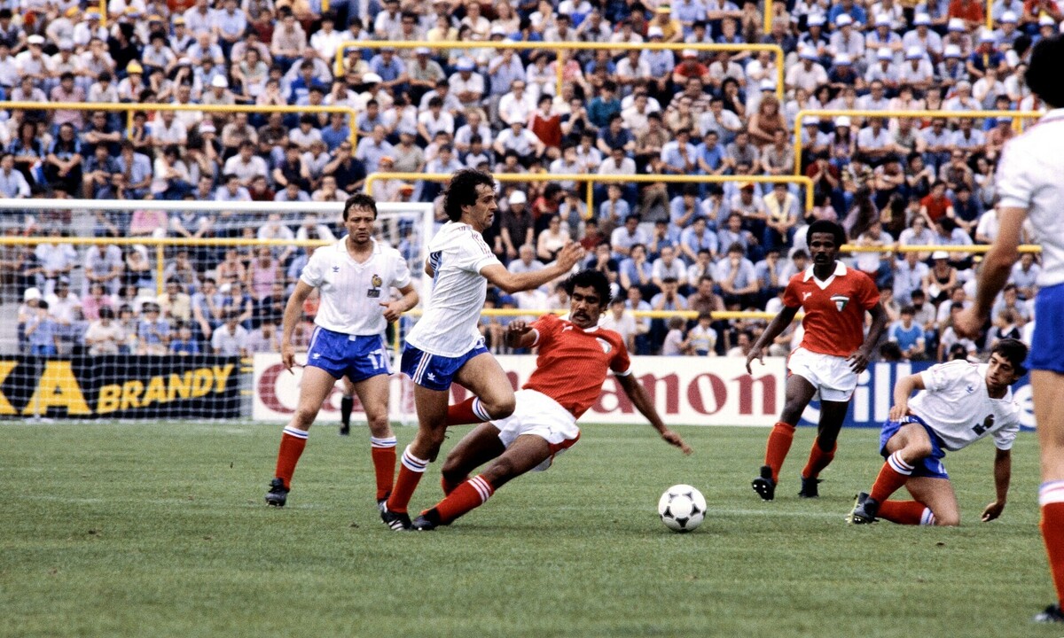 Những lần chính trị làm dậy sóng World Cup
