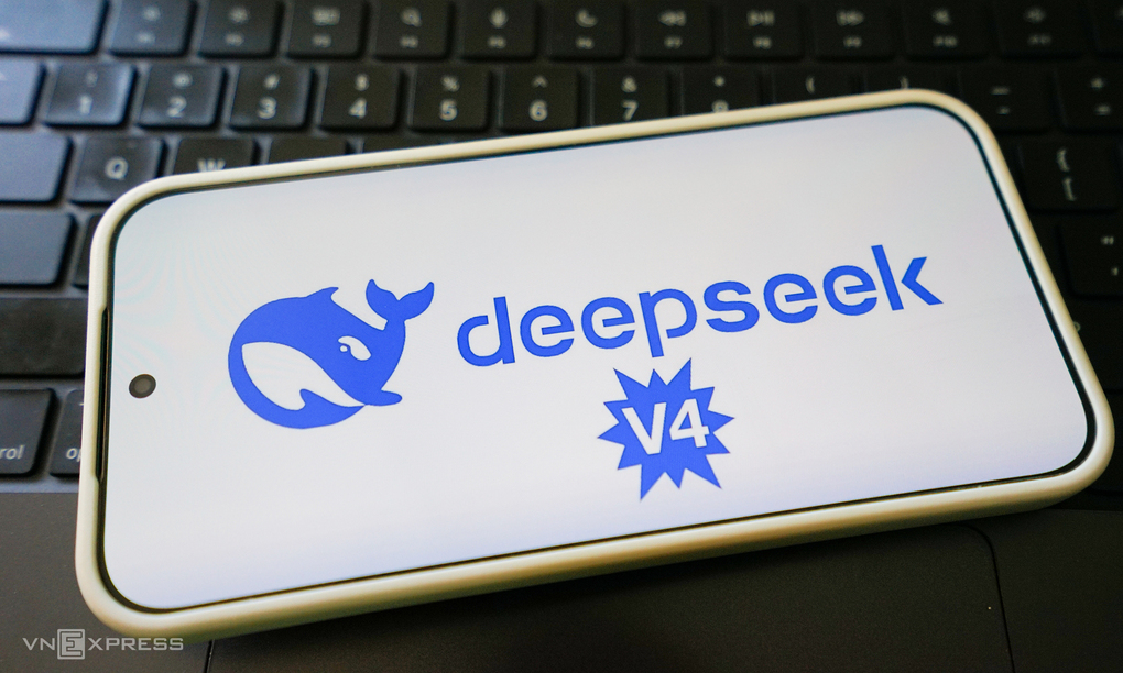 Logo DeepSeek V4 trên một chiếc smartphone. Ảnh: Bảo Lâm