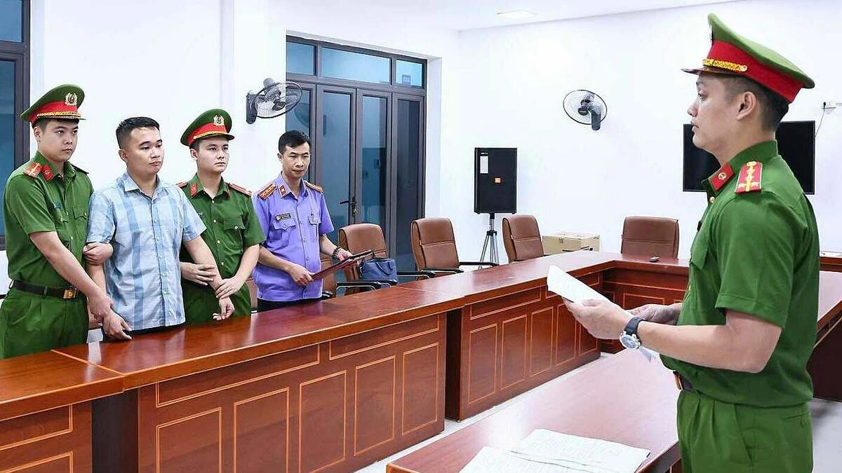 Thầy giáo trong vụ điểm Toán cao bất thường bị khởi tố