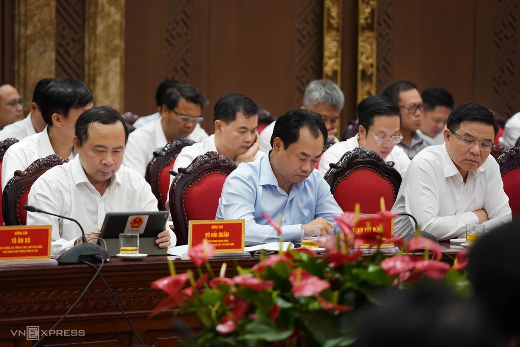 In the front row, from left are Minister of Science and Technology Vu Hai Quan, Minister of Agriculture and Environment Trinh Viet Hung and Minister of Industry and Trade Le Manh Hung, at the meeting. Photo: Luu Quy