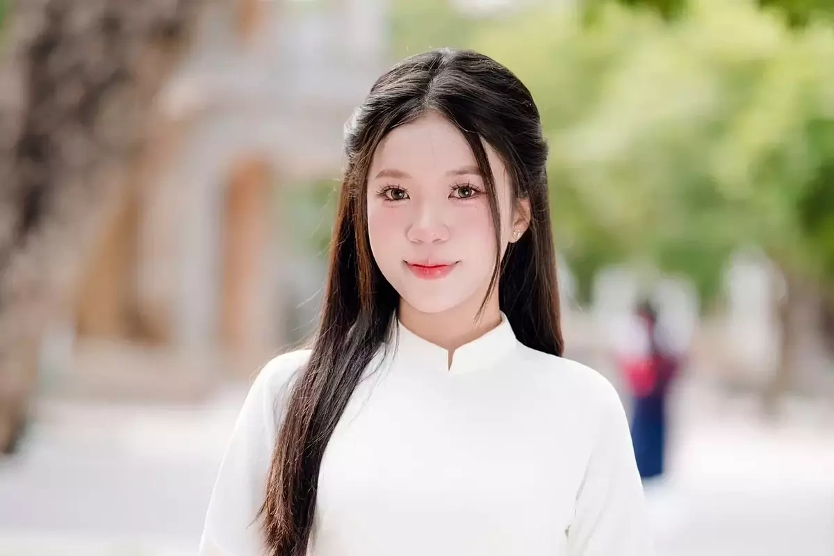 Nữ sinh tự học tiếng Trung, đỗ thủ khoa kép