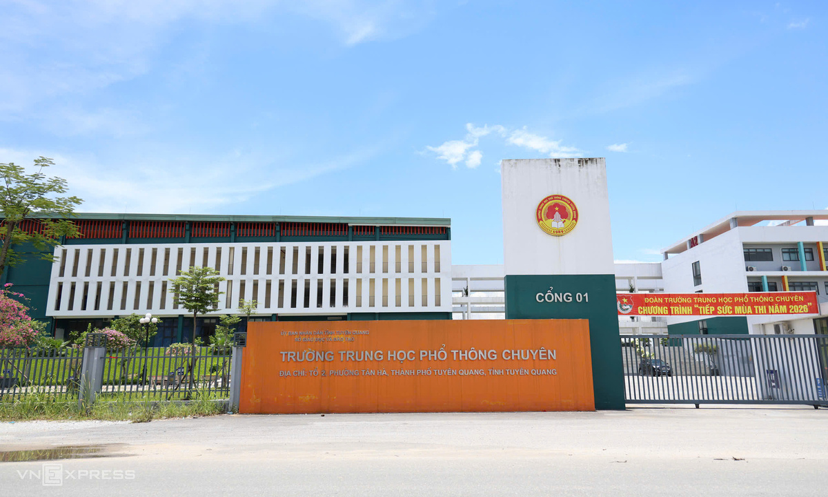 Bộ Giáo dục chưa chốt cho học sinh chuyên Tuyên Quang thi lại Toán