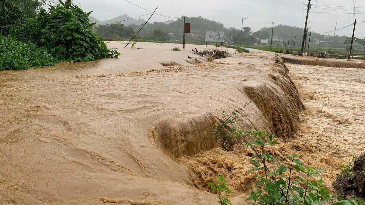 Mưa lớn tiếp diễn ở miền núi Bắc Bộ, nguy cơ lũ quét