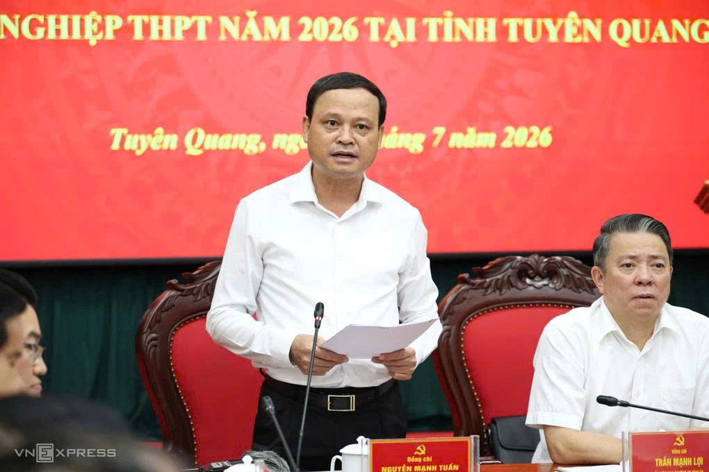 Điểm tin 17h: Đề xuất cho thi lại môn Toán ở trường chuyên Tuyên Quang | Giá xăng E10 giảm về 20.000 đồng một lít