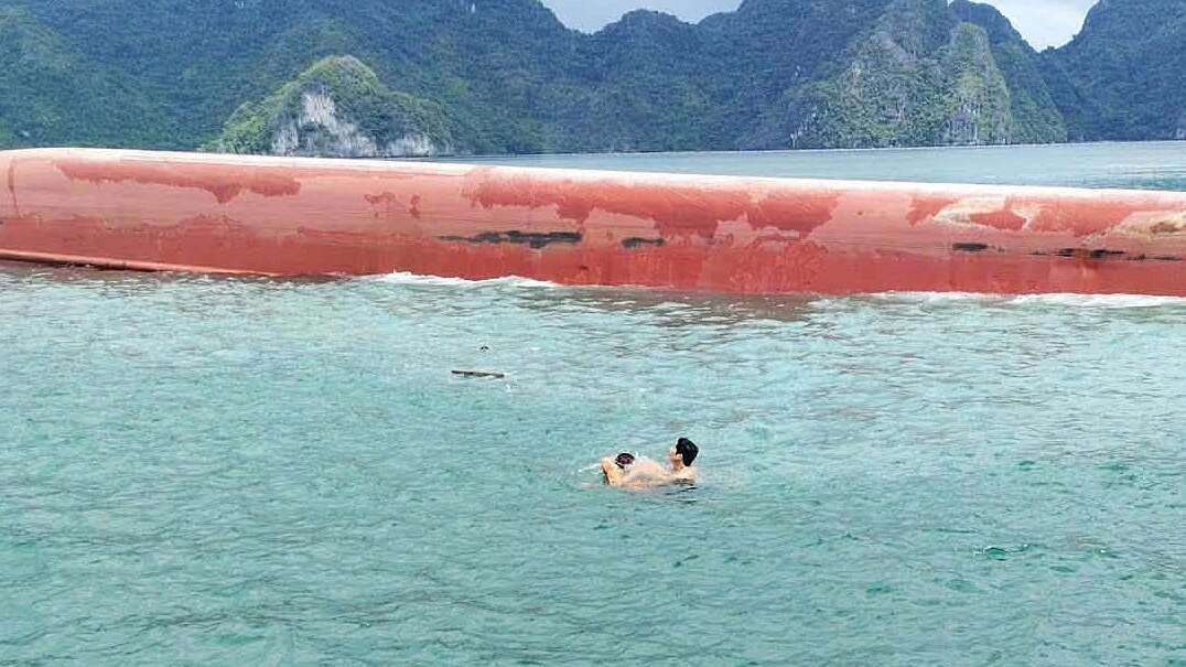 Phút sinh tử trên tàu hàng lật úp ở Vân Đồn