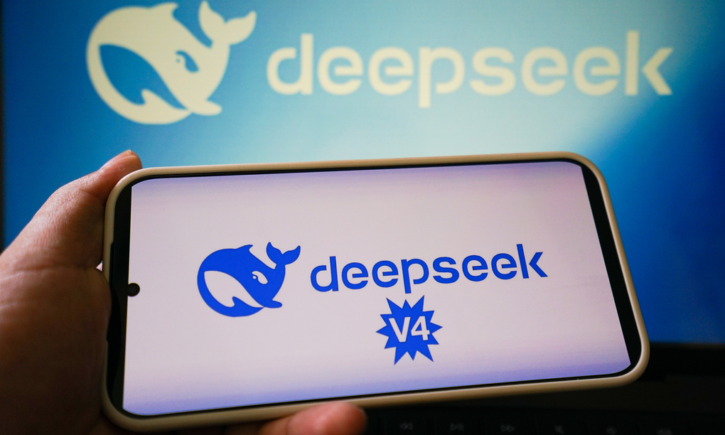 Logo DeepSeek V4 trên một chiếc smartphone. Ảnh: Bảo Lâm
