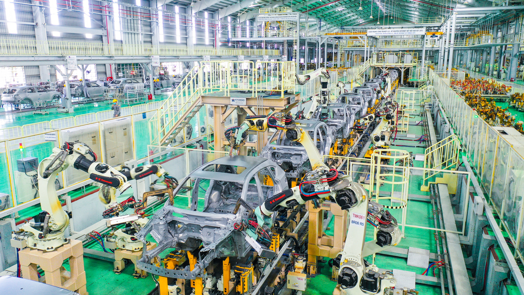 Robot welding line at Thaco Mazda factory, Da Nang, December 2025. Photo: Van Minh