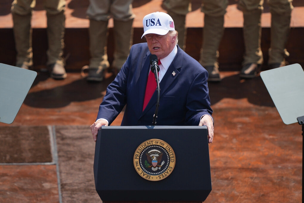 Tổng thống Donald Trump phát biểu tại Medora, Bắc Dakota, ngày 1/7. Ảnh: AP
