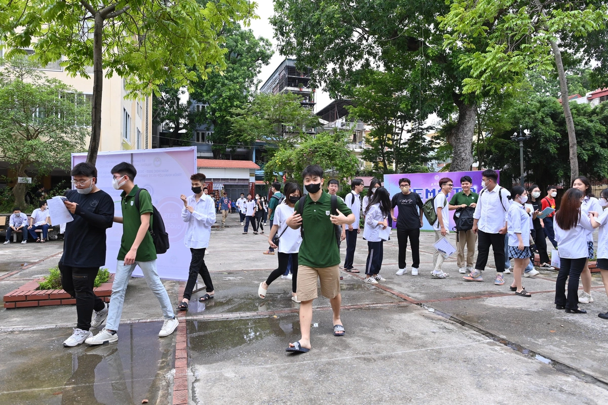 Điểm tin 17h: Đường dây cá độ World Cup 400 tỷ đồng liên tỉnh | Hà Nội dừng mở mới trường tiểu học, THCS công lập
