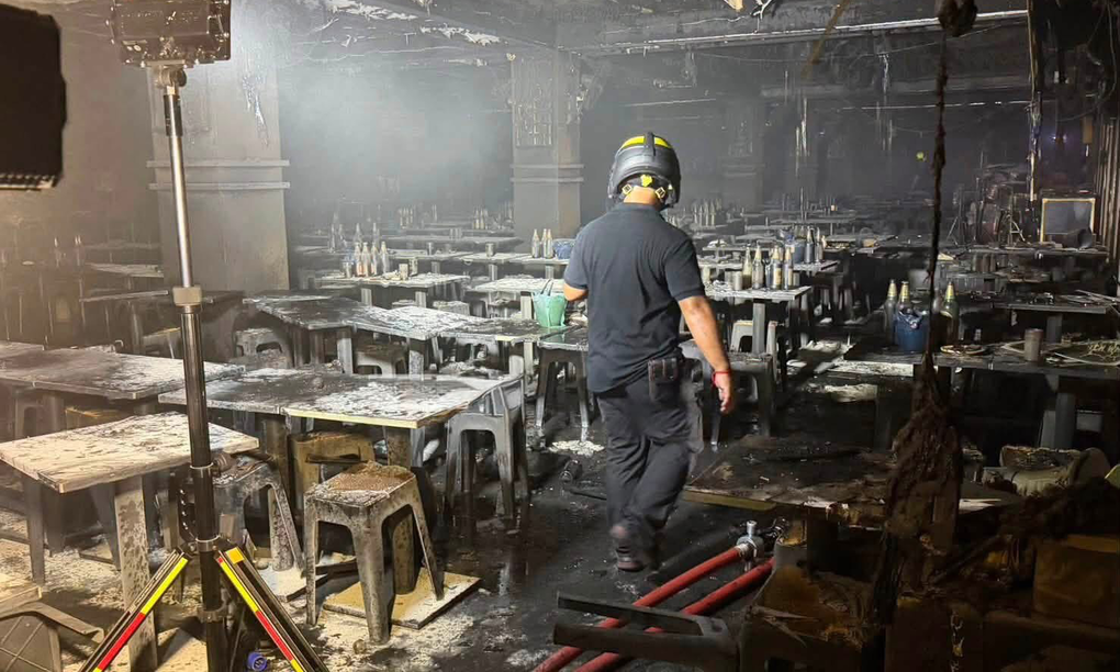 Hình ảnh bên trong nhà hàng Na Ladprao sau vụ hỏa hoạn hôm 13/7. Ảnh: Bangkok Post