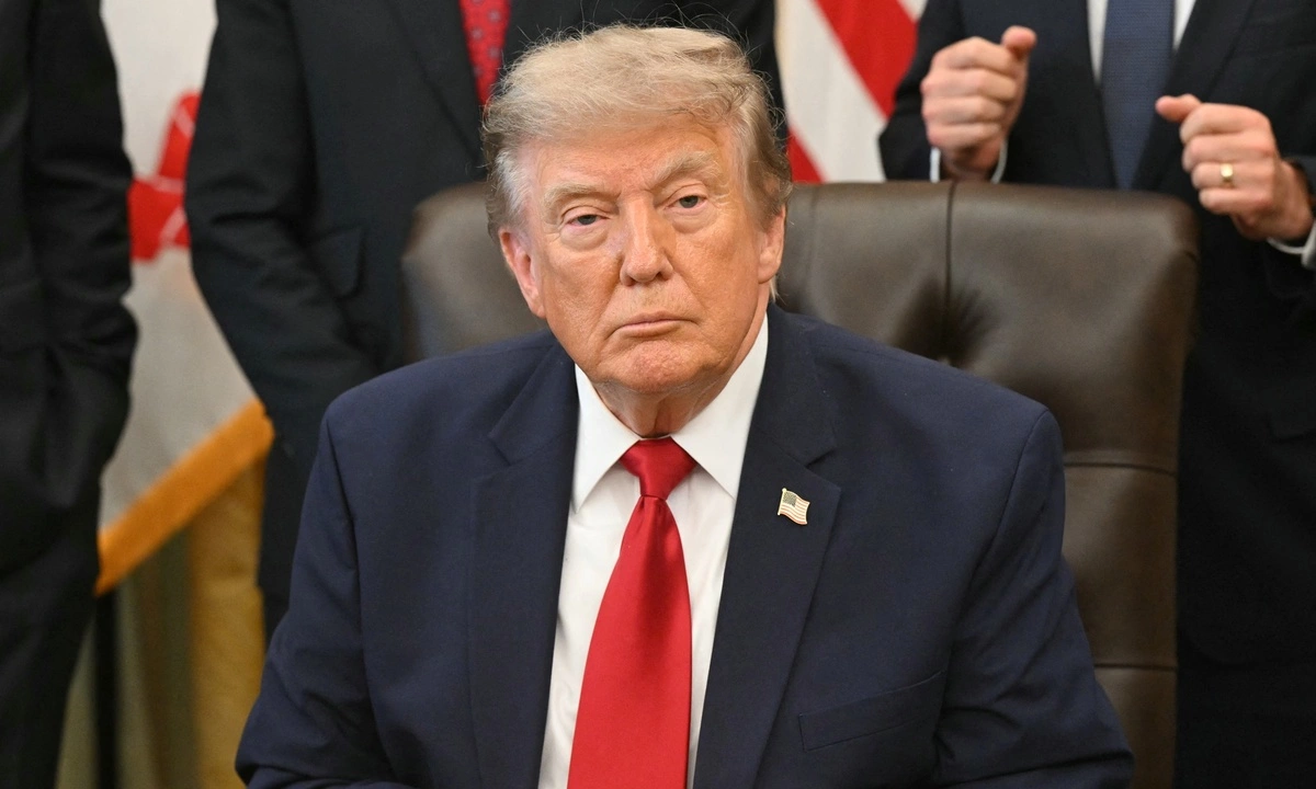 Những 'cú bẻ lái' của ông Trump trong chính sách với Iran và Ukraine