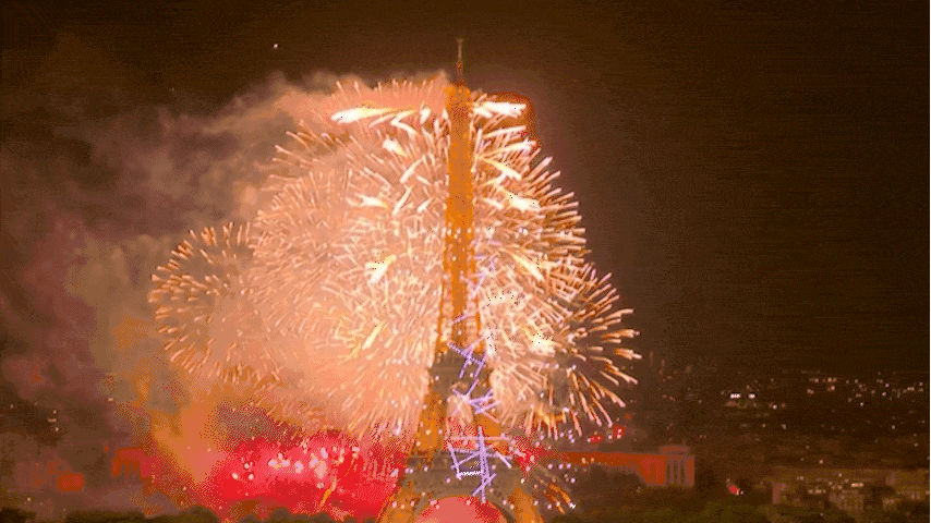 Pháo hoa, drone thắp sáng tháp Eiffel dịp Quốc khánh Pháp