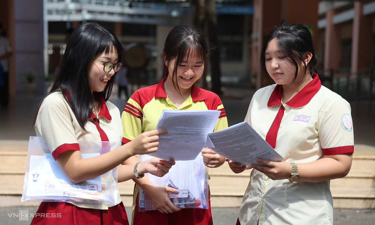 Lịch nộp lệ phí xét tuyển đại học 2026