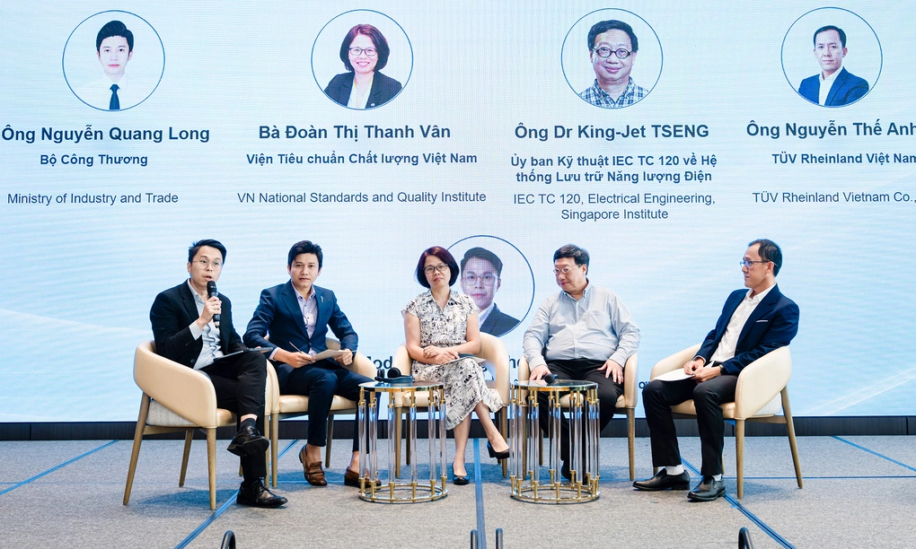 Experts in the seminar session at the event