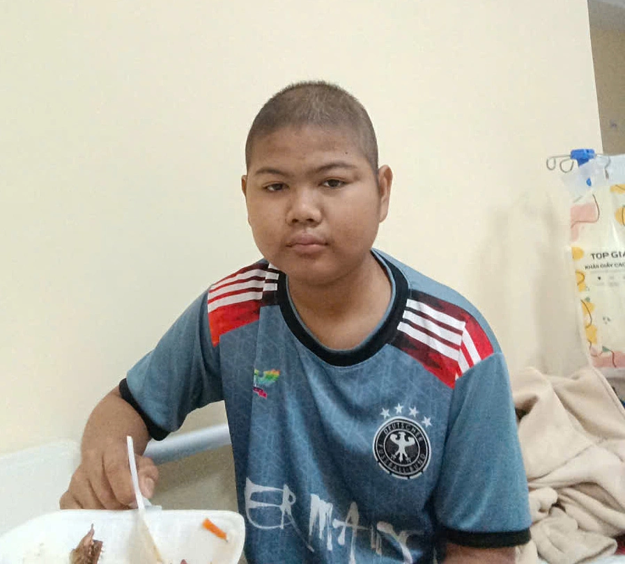 Khang hiện được điều trị tại Bệnh viện Trung ương Huế. Ảnh: Gia đình cung cấp