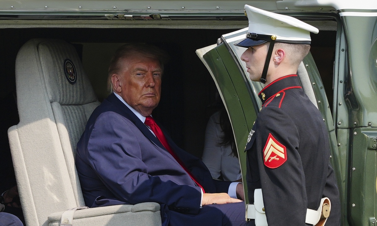 Lá bài quân sự ông Trump có thể tung ra ở Hormuz