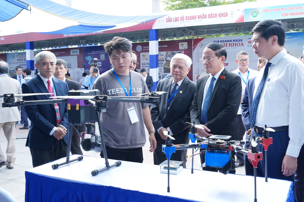 Delegates visit the AT Expo exhibition booth within the framework of VCCA 2026. Photo: