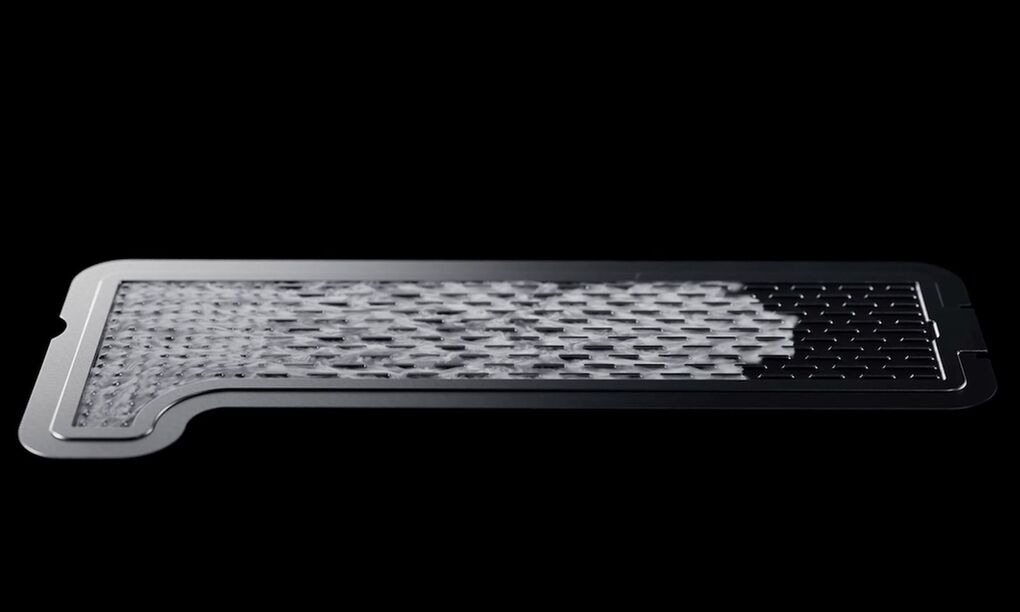 Vapor chamber cooling system of iPhone 17 Pro Max. Photo: Apple