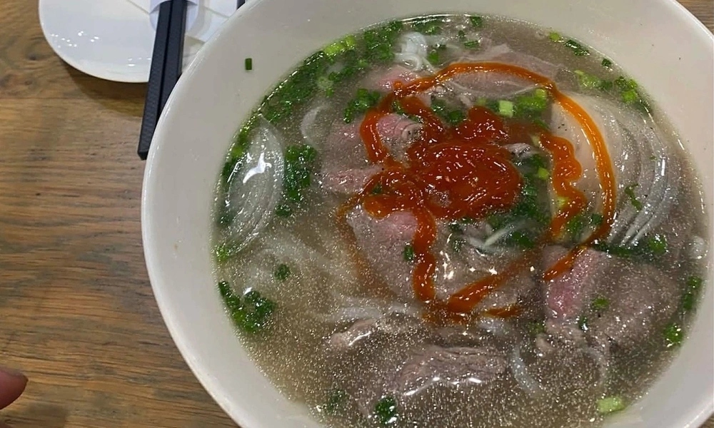 'Bát phở bò ở sân bay 245 nghìn đồng nhưng như phở ăn liền'