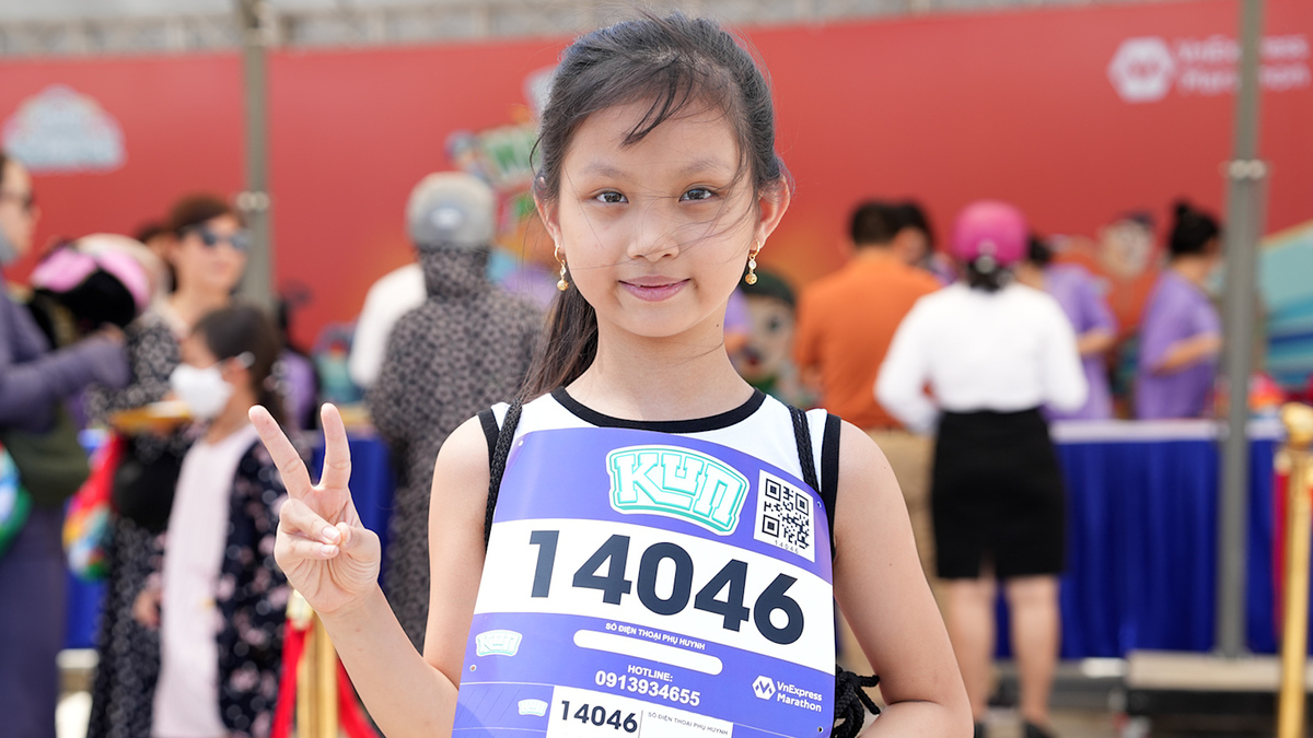 Runner nhí háo hức nhận race-kit Kun Marathon Đà Nẵng