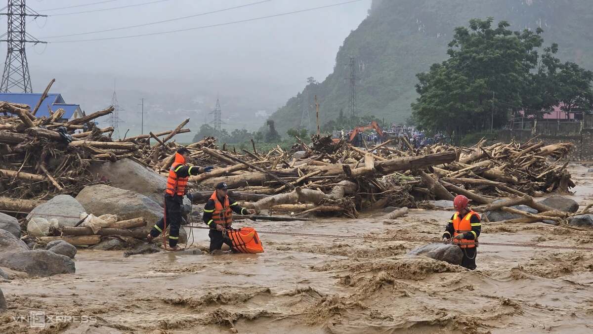 Điểm tin 17h: Miền Bắc tiếp tục mưa lớn | Giáo viên nghỉ hưu được ký hợp đồng dạy toàn thời gian
