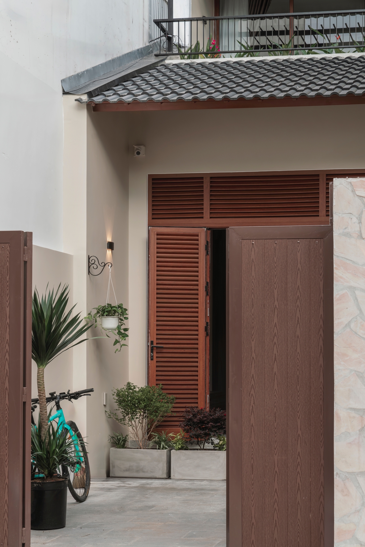Nhà phố lệch tầng thích nghi khí hậu biển Đà Nẵng