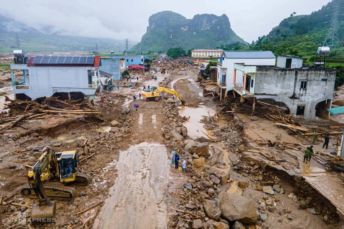 Điểm tin 17h: Tìm thấy hai nạn nhân mất tích sau lũ quét ở Mường Than | VN-Index mất hơn 43 điểm