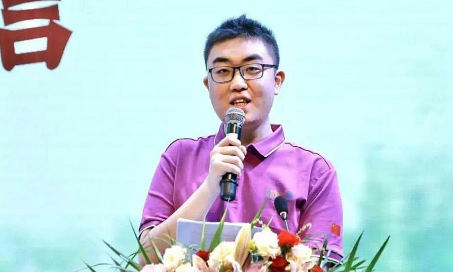 'Thần đồng toán học' từng bật khóc vì thua bạn cùng lớp