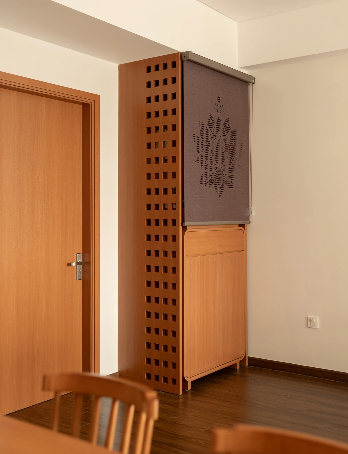 Cải tạo căn hộ 80 m2 xuống cấp thành không gian tối giản, hiện đại