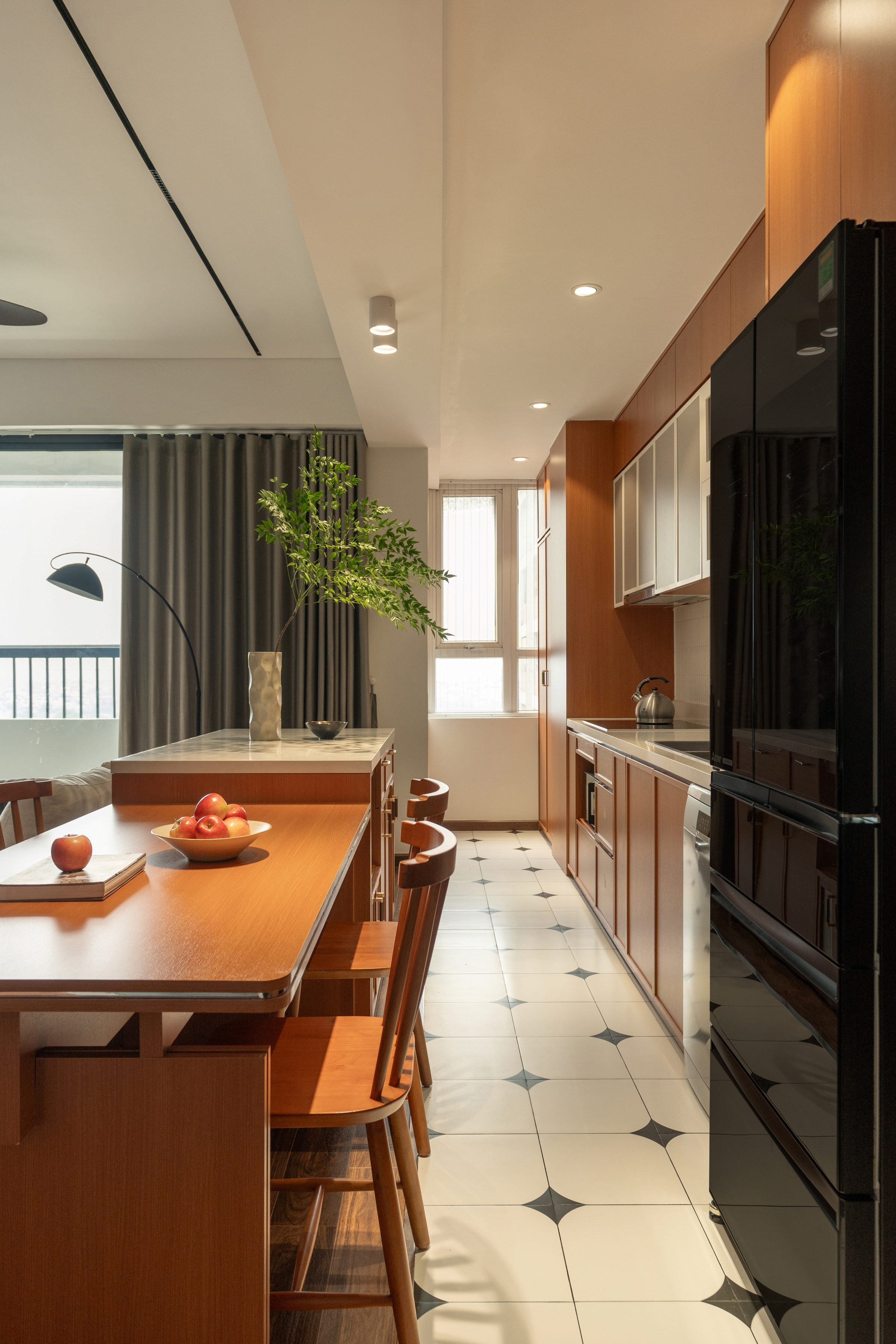 Cải tạo căn hộ 80 m2 xuống cấp thành không gian tối giản, hiện đại