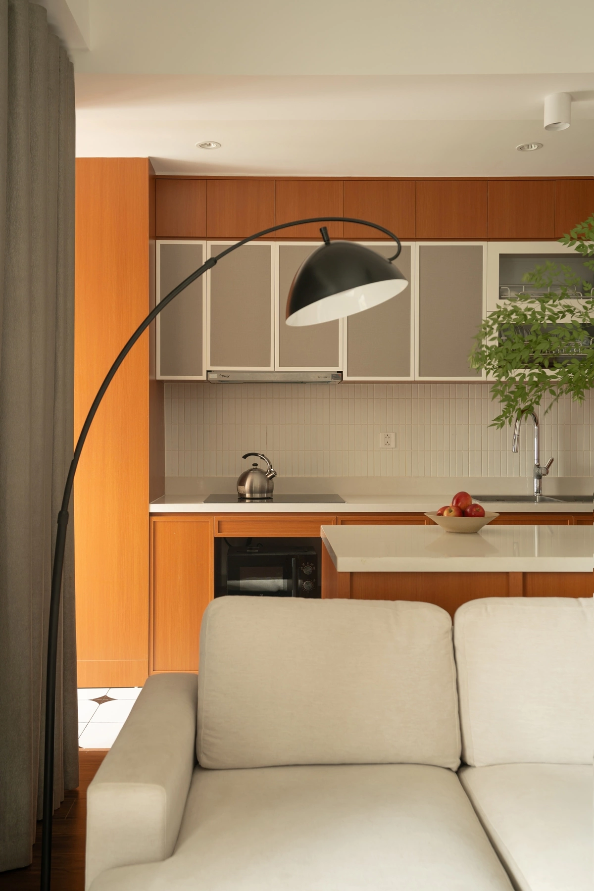 Cải tạo căn hộ 80 m2 xuống cấp thành không gian tối giản, hiện đại
