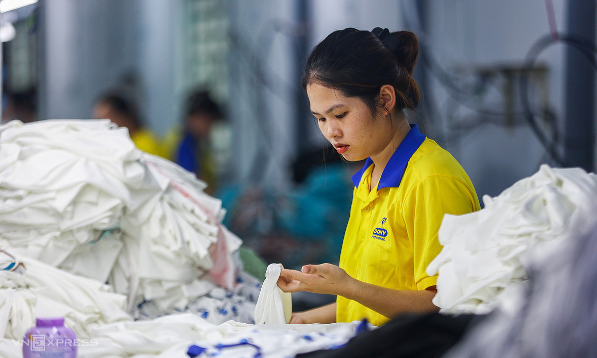 Bộ Nội vụ: Lương tối thiểu đề xuất 7,8% 'cao hơn mức sống tối thiểu'