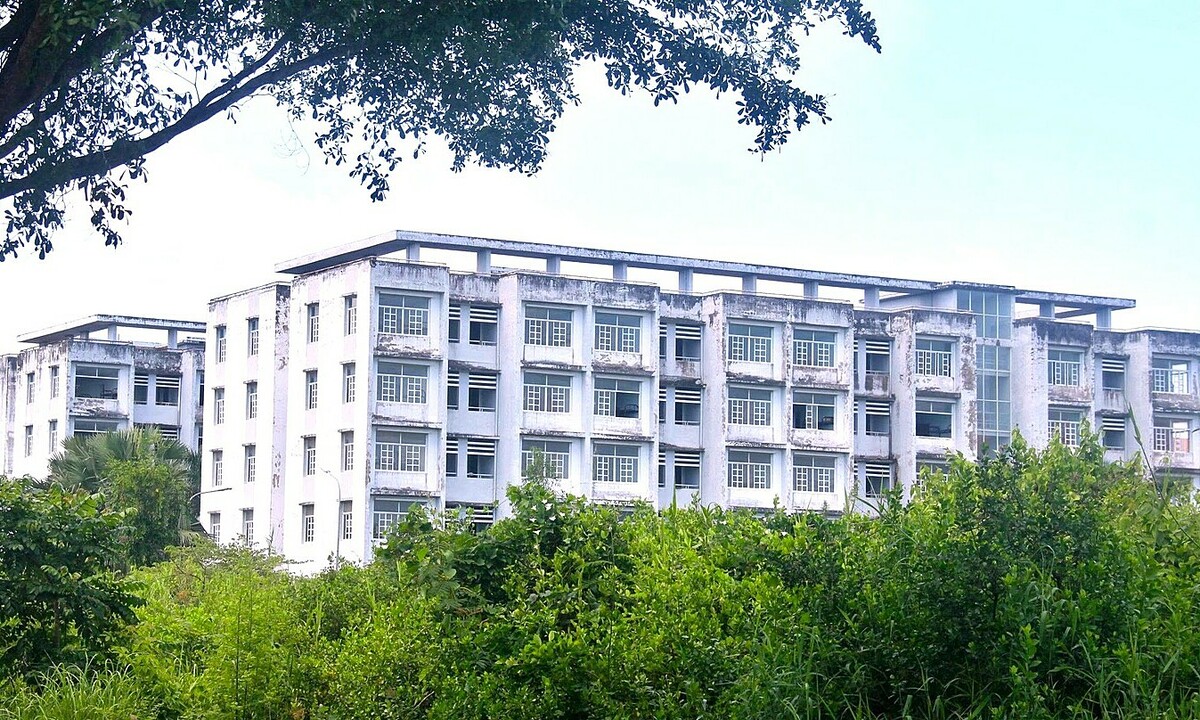 Khu nhà bỏ hoang 10 năm thành ký túc xá đại học
