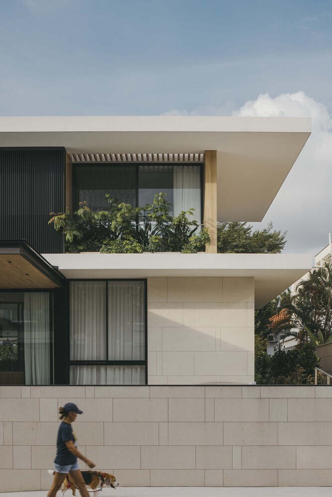 Biệt thự 900 m2 'ôm' bể bơi dài 25 m ở trung tâm Singapore