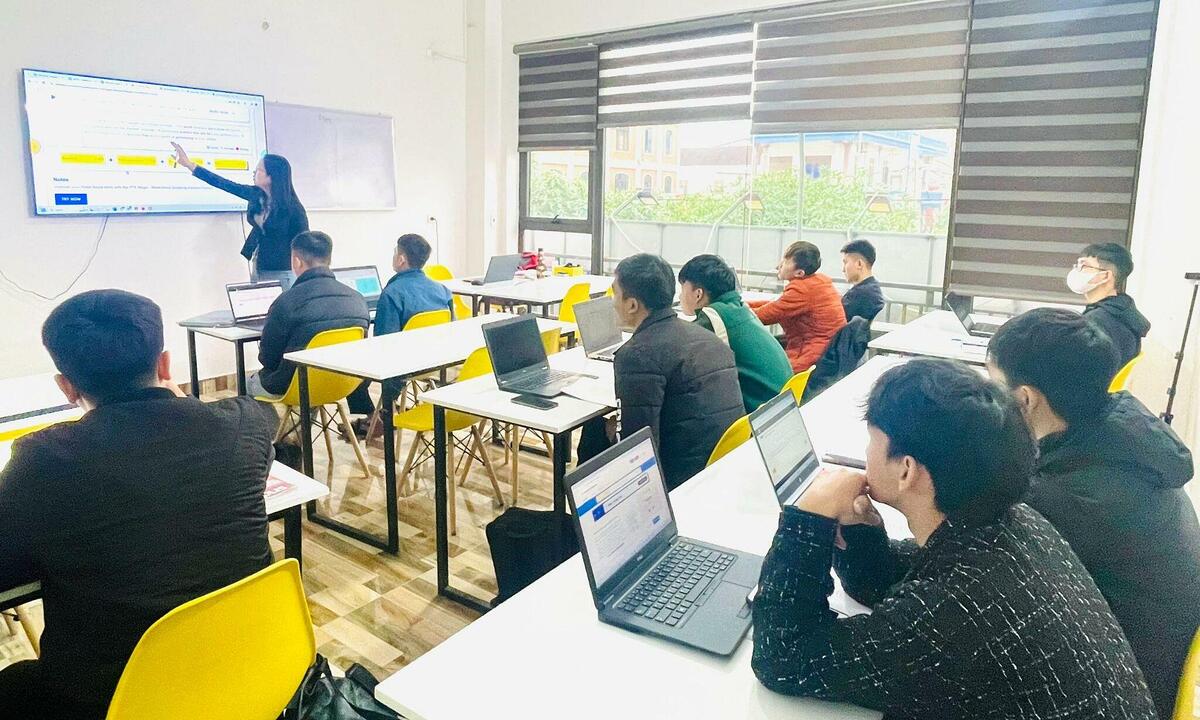 Magic English đào tạo tiếng Anh gắn với thực tiễn