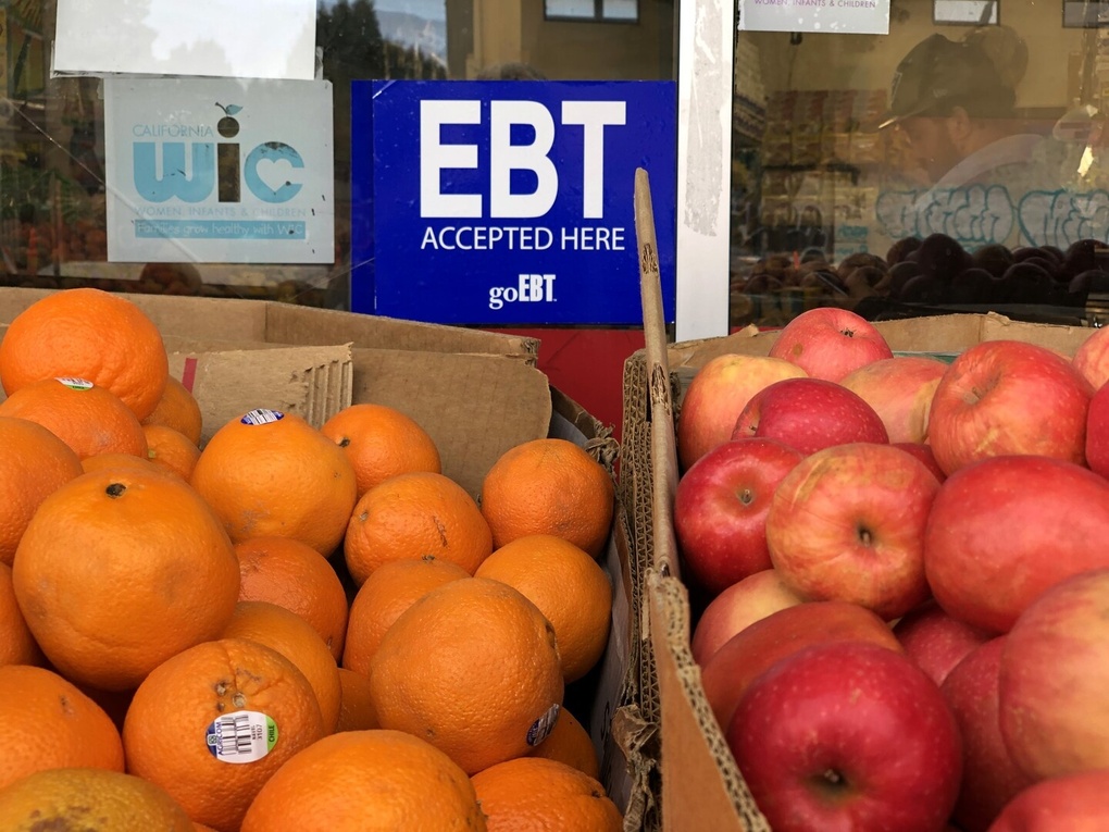 Một cửa hàng tạp hóa chấp nhận thẻ EBT. Ảnh: AFP