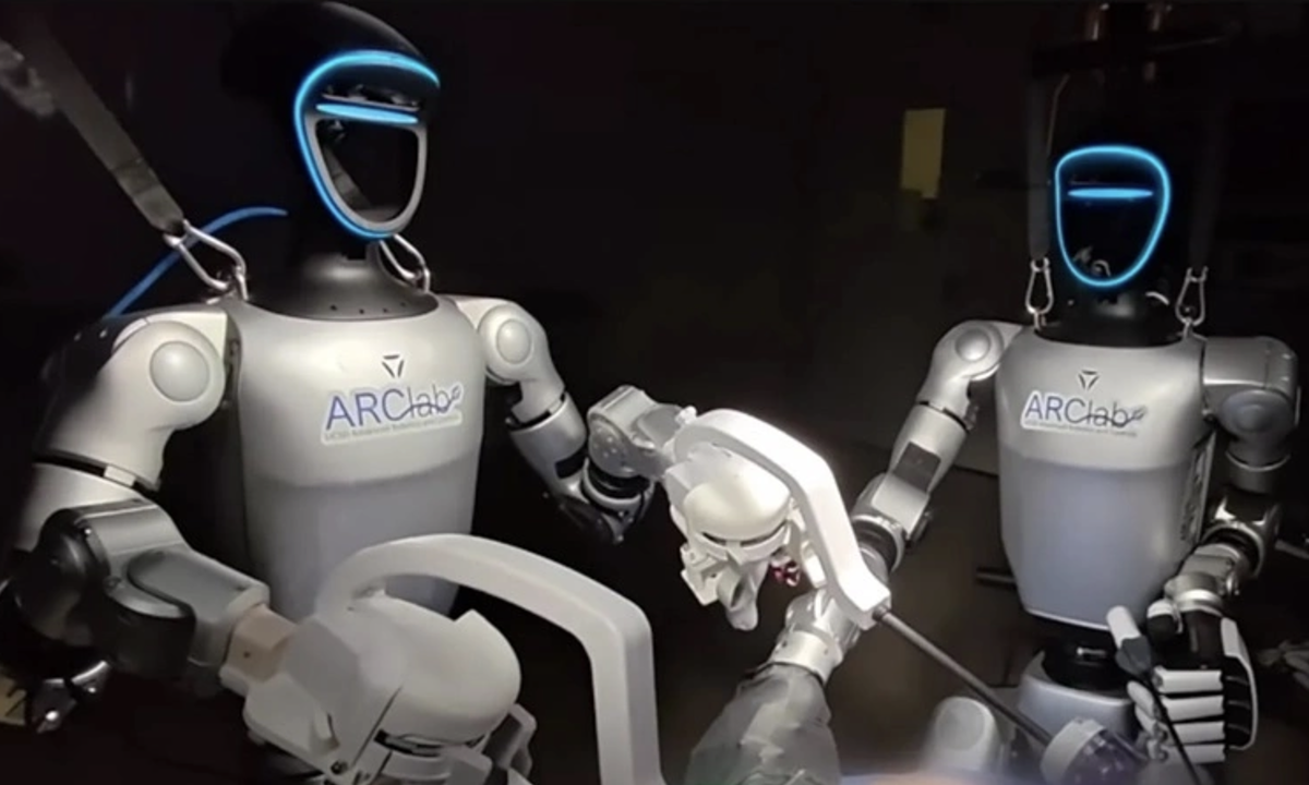 Nước nào là nơi ra đời từ 'robot'?