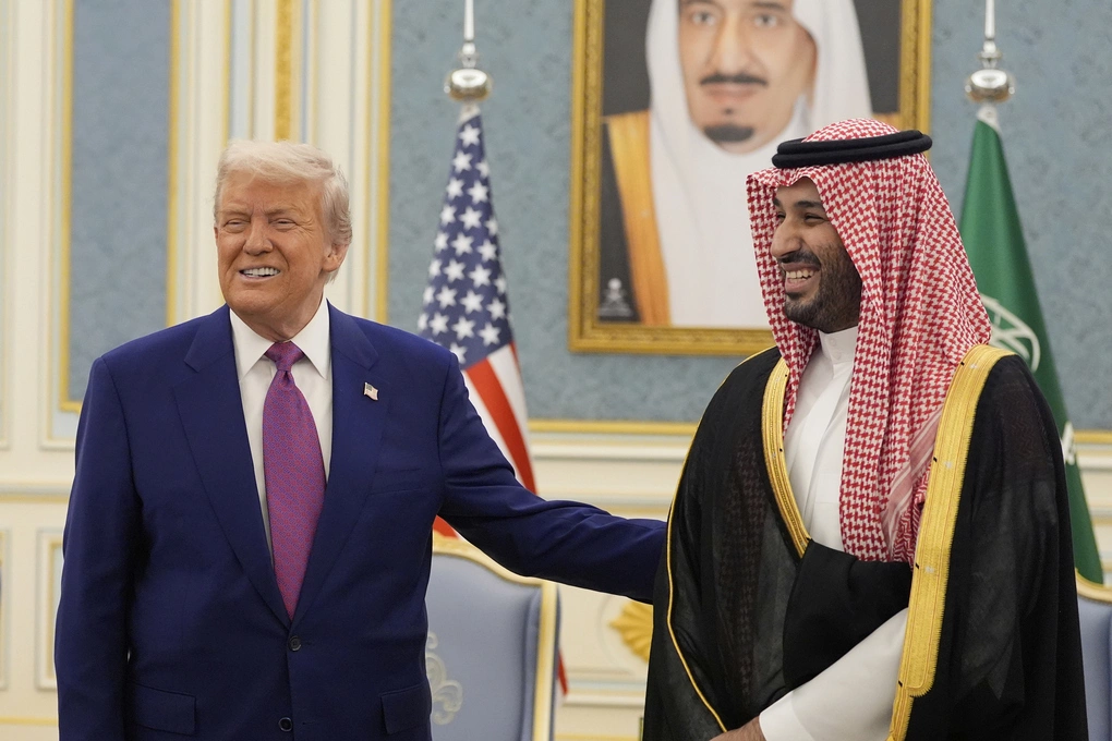 Tổng thống Mỹ Donald Trump và Thái tử Arab Saudi Mohammed bin Salman tại Cung điện Hoàng gia ở thủ đô Riyadh ngày 13/5/2025. Ảnh: AP