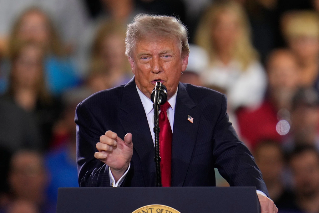Tổng thống Donald Trump phát biểu tại Milford, bang Michigan ngày 27/7. Ảnh: AP