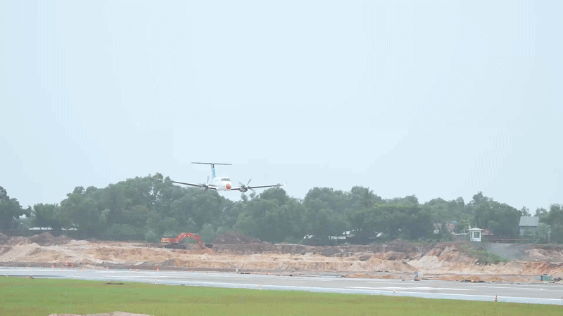 Chuyên cơ Beechcraft B300 bay hiệu chuẩn đường băng mới ở Phú Quốc