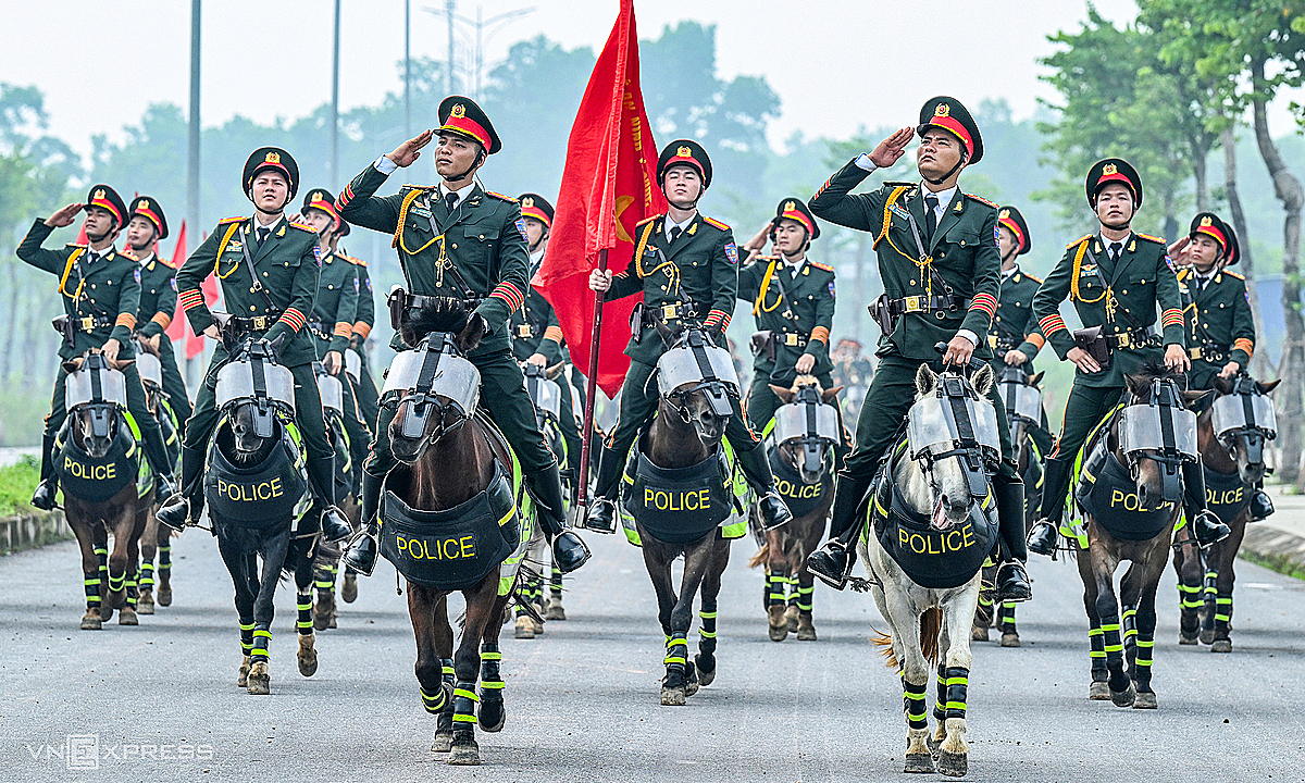 Cảnh sát sẽ mời người dân cưỡi ngựa kỵ binh, ngồi môtô đặc chủng